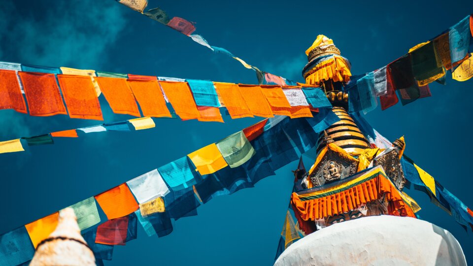 Tibetische Gebetsfahnen – eine farbenfrohe Symbolik
